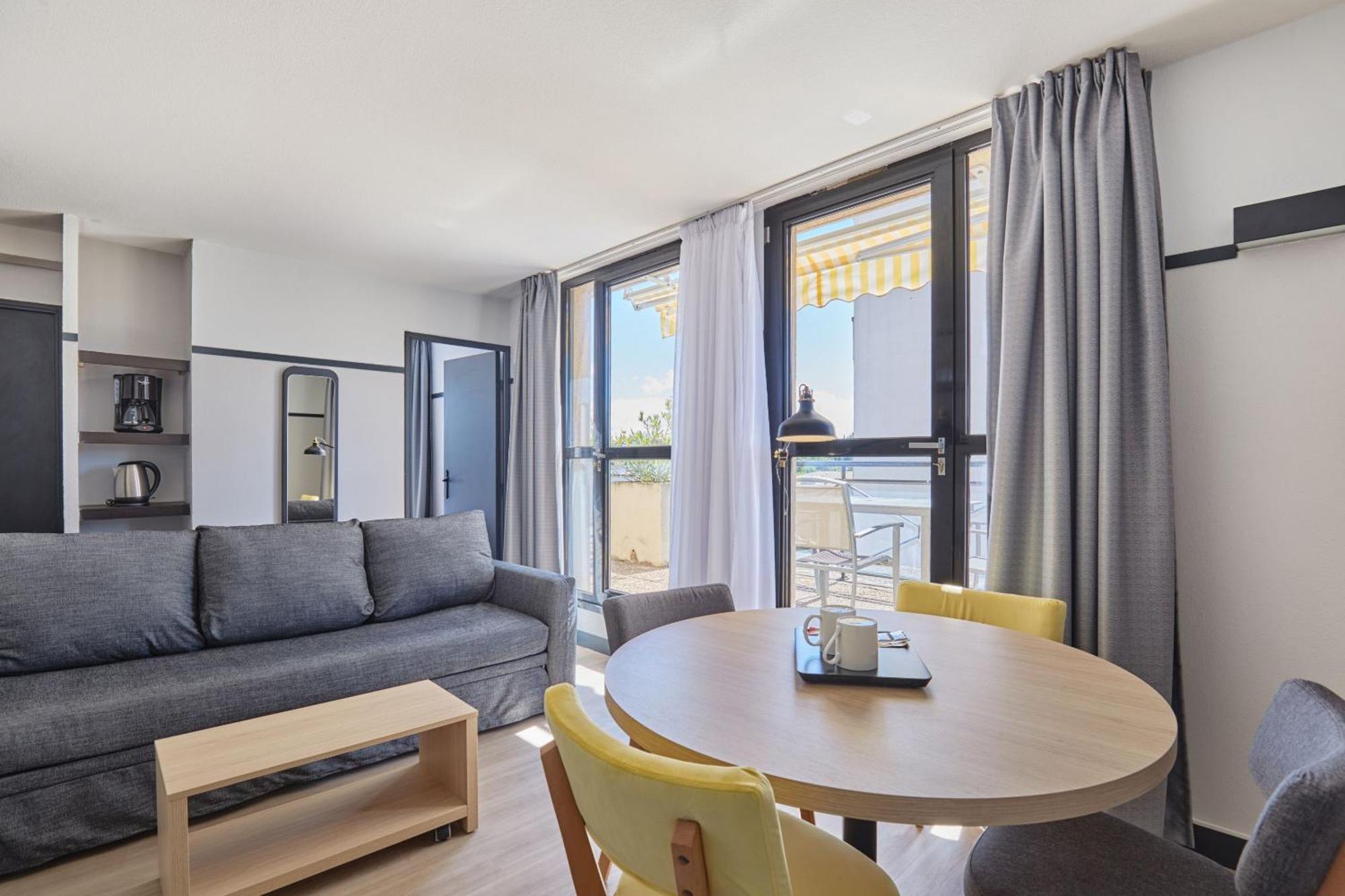 One-Bedroom Apartment Terrace