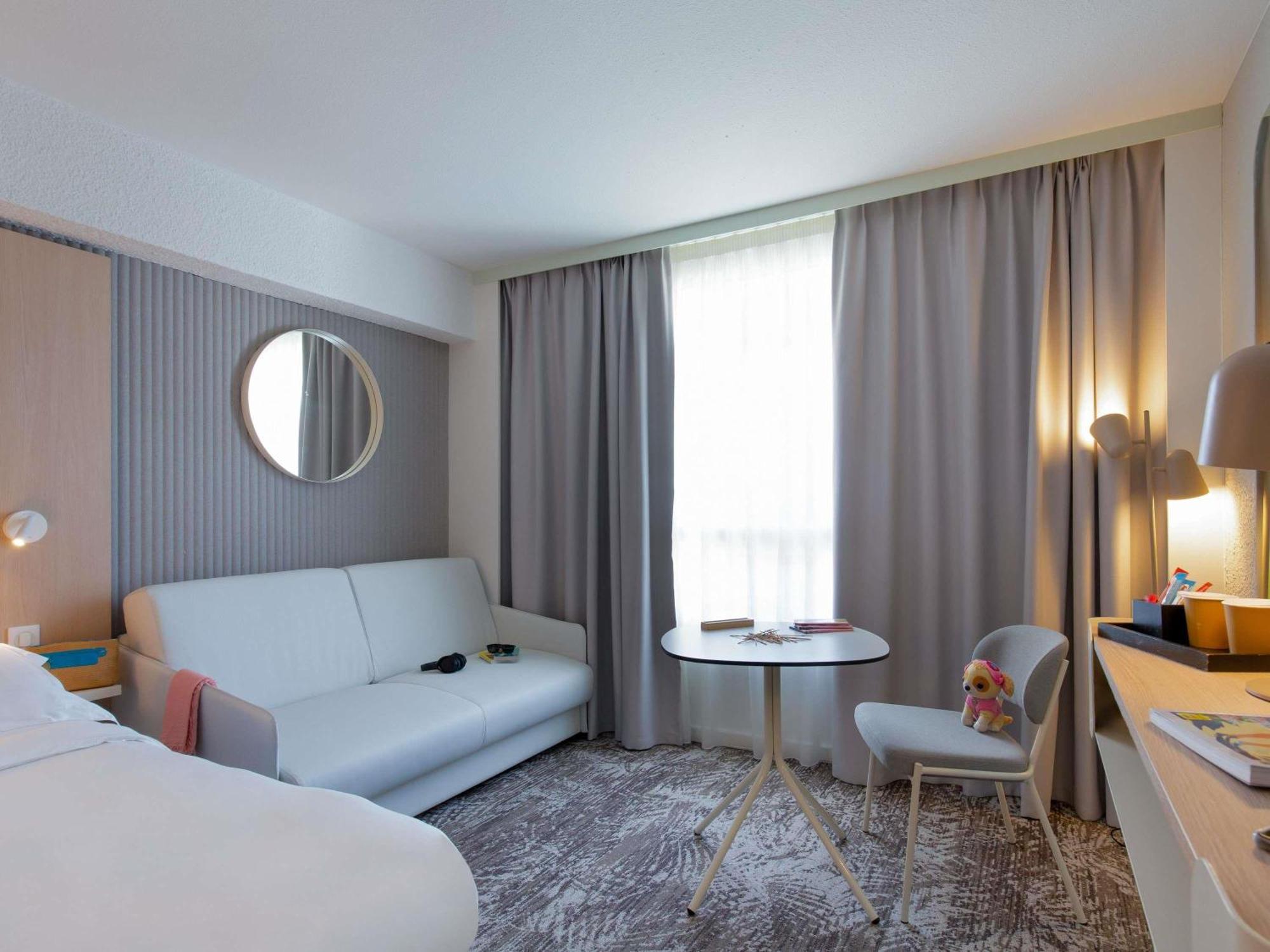 Chambre Familiale avec 1 Lit Double et 1 Canapé (2 Personnes)